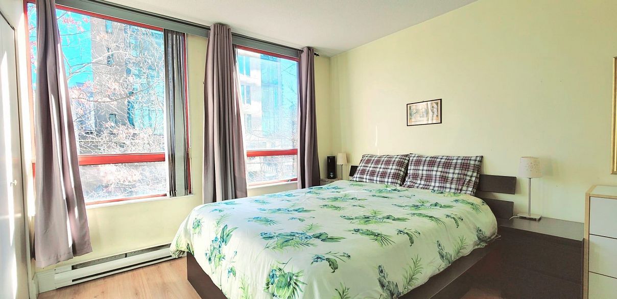 208 811 Helmcken Street