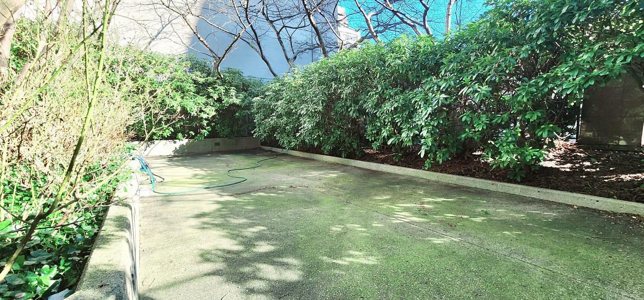 208 811 Helmcken Street