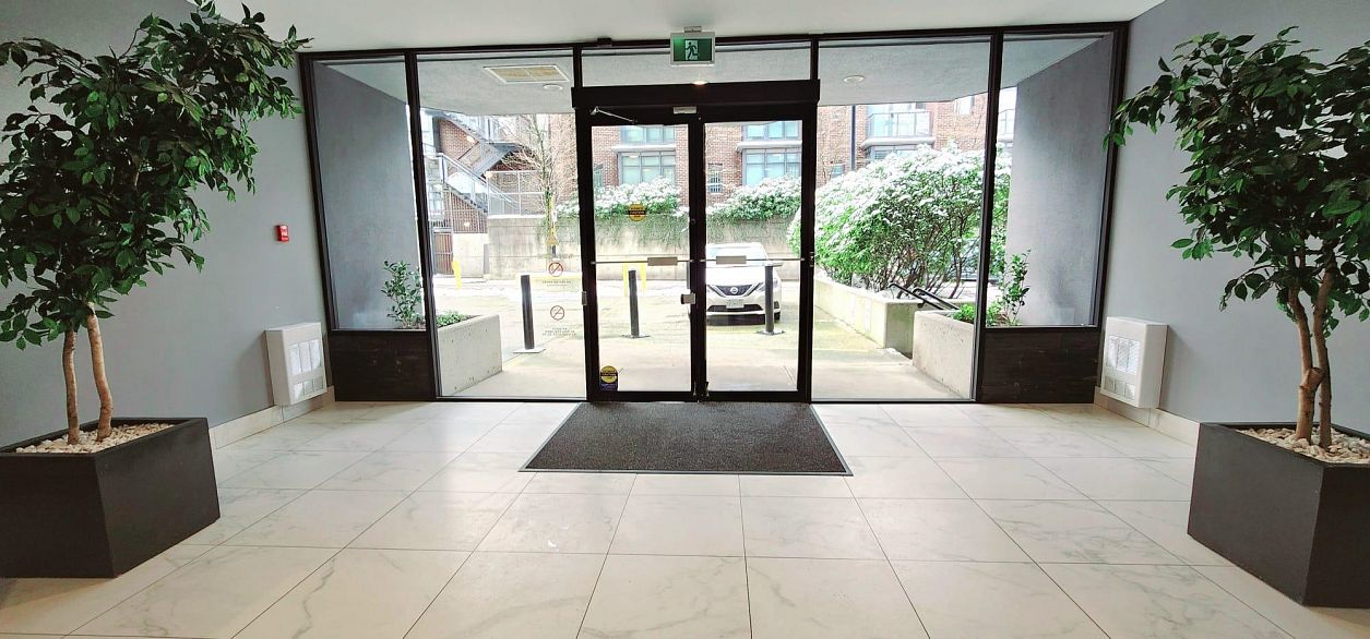 208 811 Helmcken Street