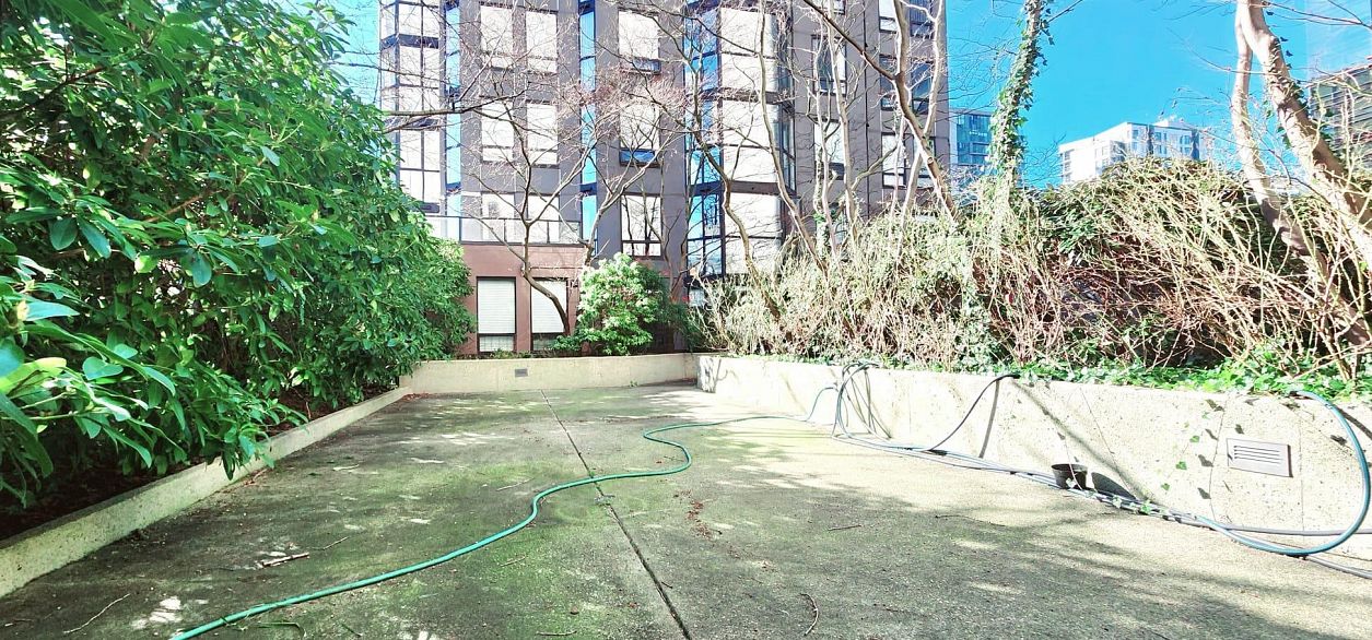 208 811 Helmcken Street