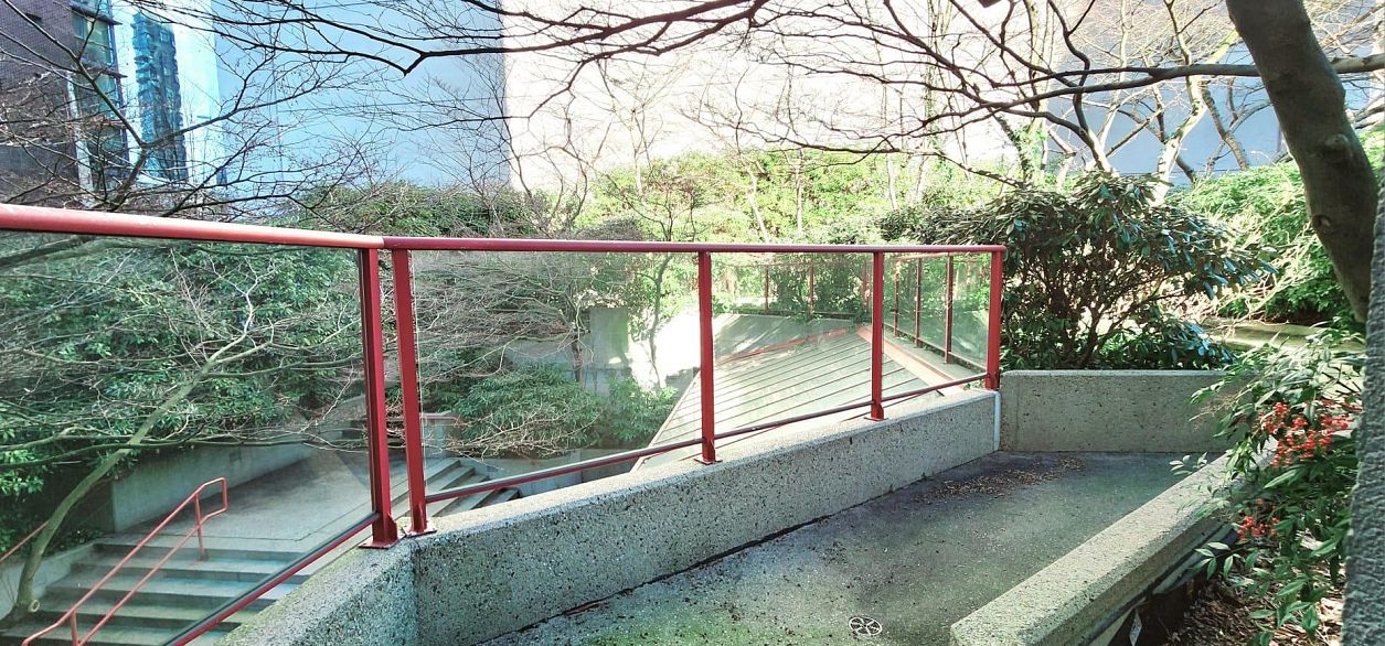 208 811 Helmcken Street