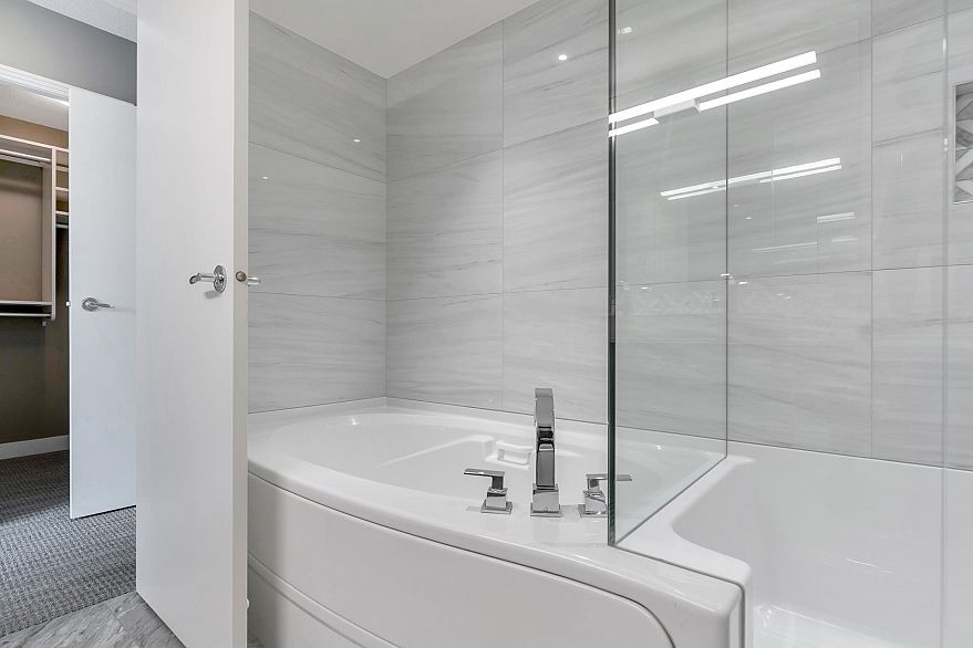 2706 198 Aquarius Mews