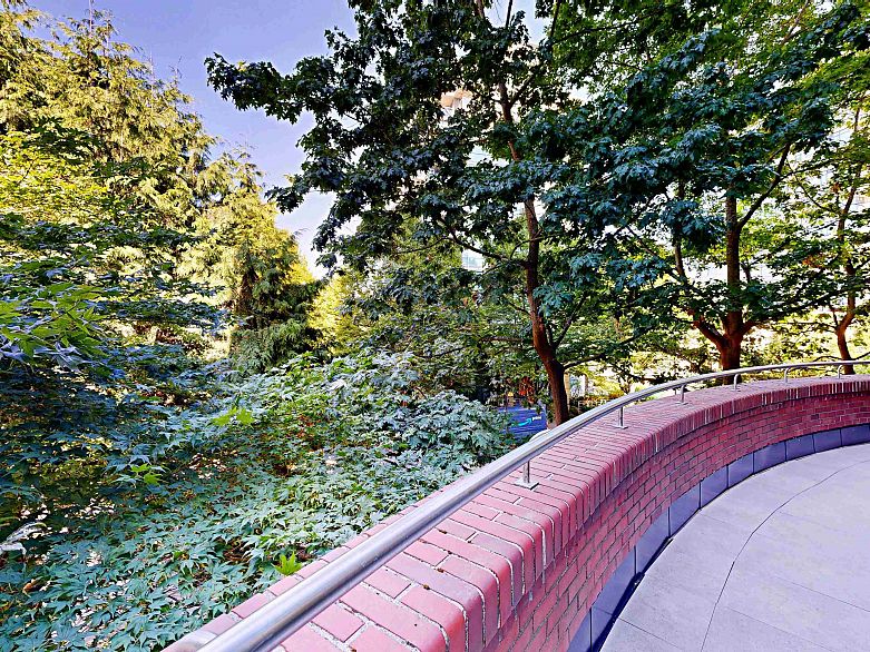 301 1888 Alberni Street