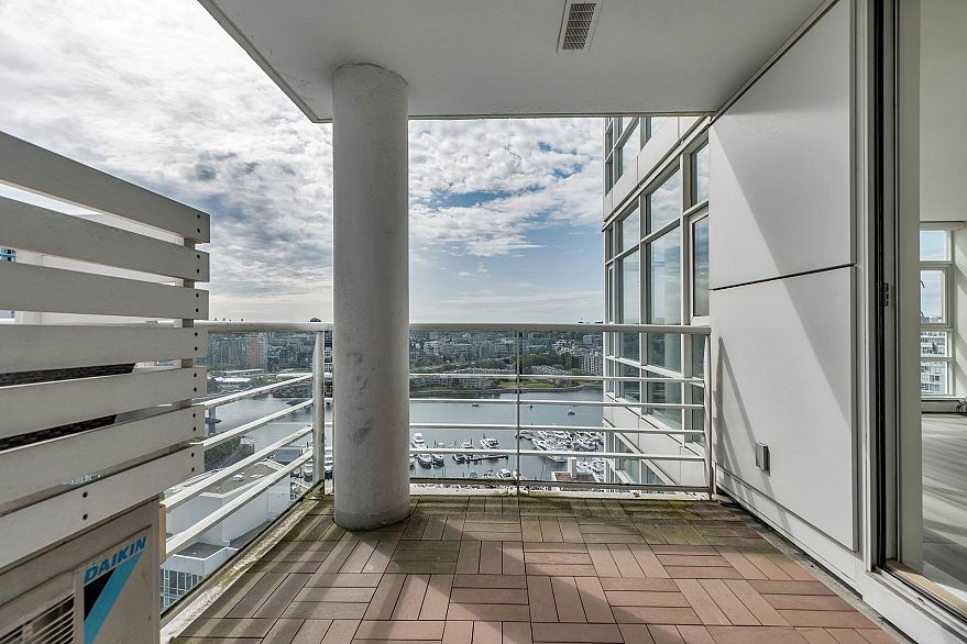 2706 198 Aquarius Mews