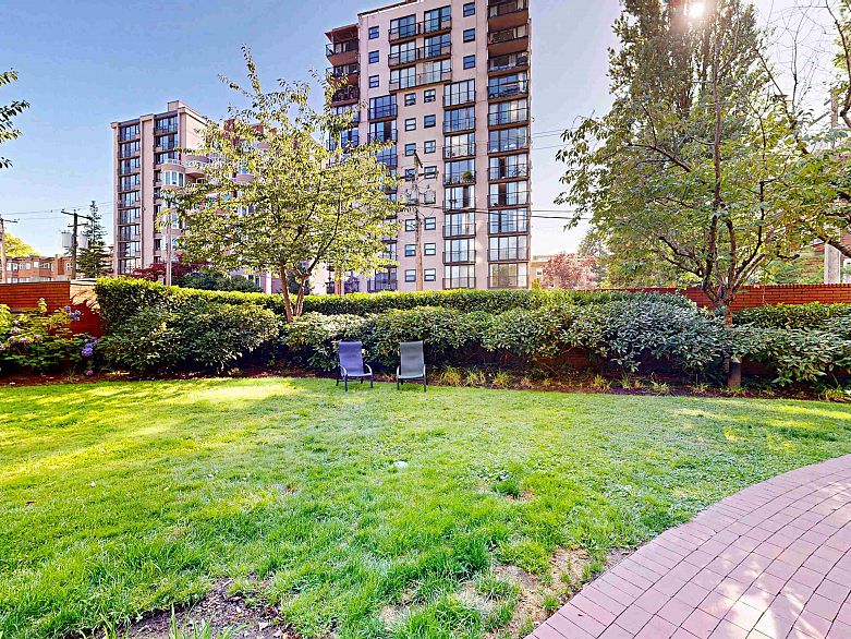 301 1888 Alberni Street