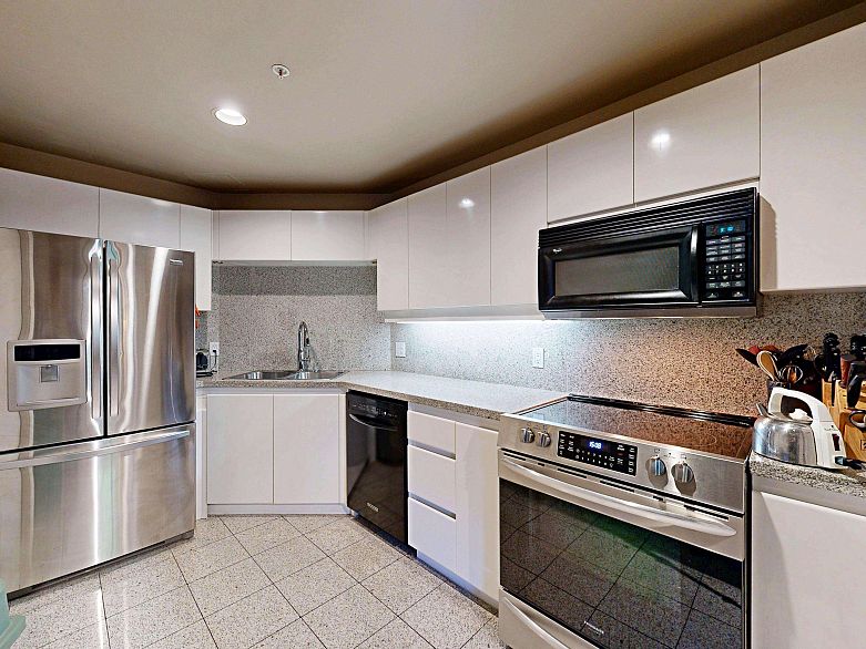 301 1888 Alberni Street