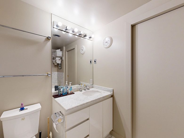 301 1888 Alberni Street