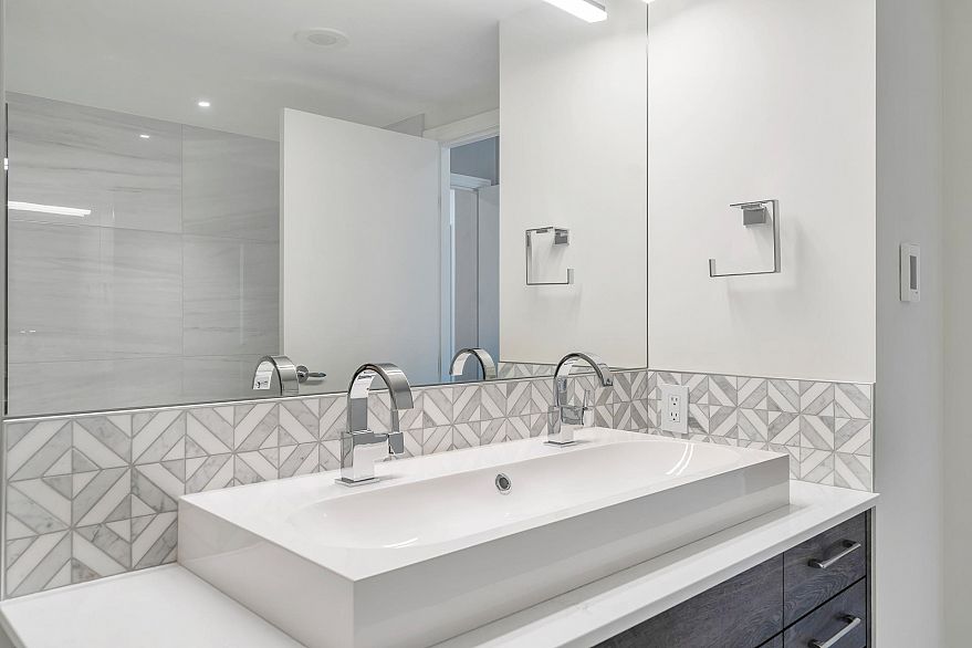 2706 198 Aquarius Mews