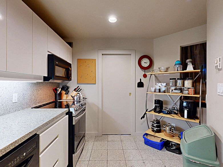 301 1888 Alberni Street