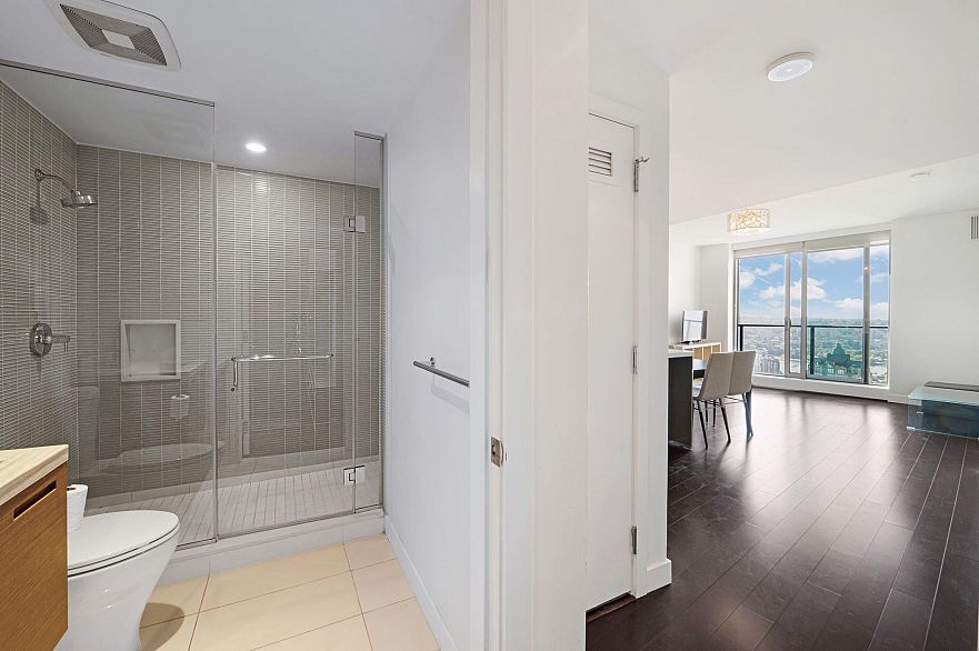 4201 777 Richards Street