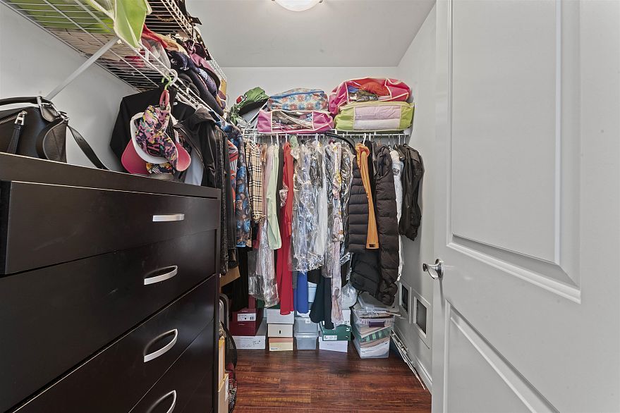 1705 1211 Melville Street