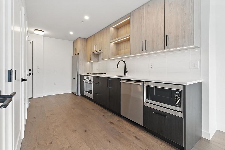 310 6859 Cambie Street