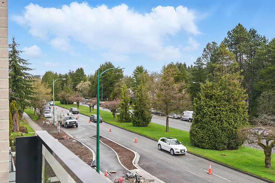 310 6859 Cambie Street