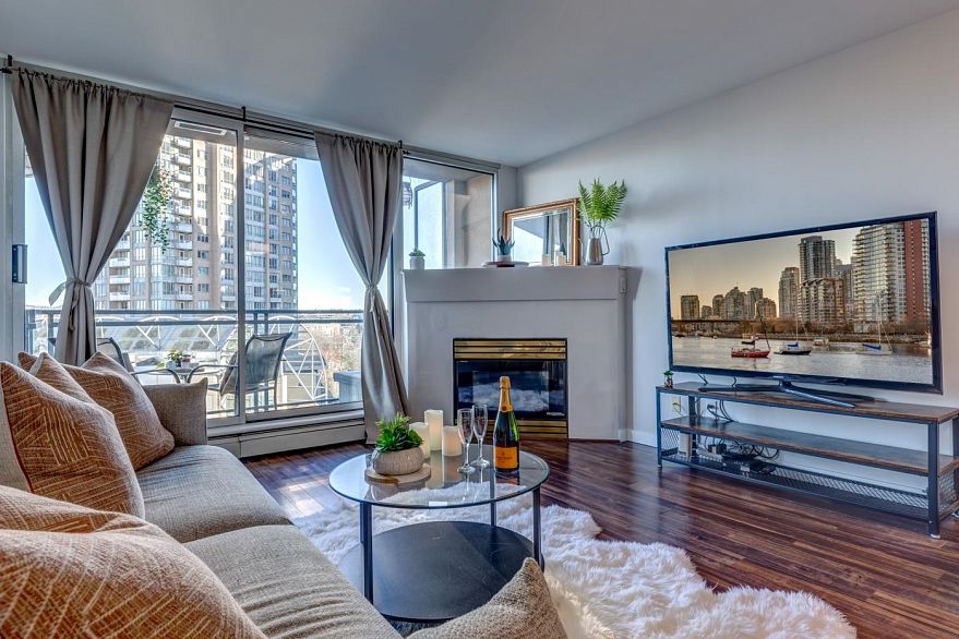 809 555 Abbott Street