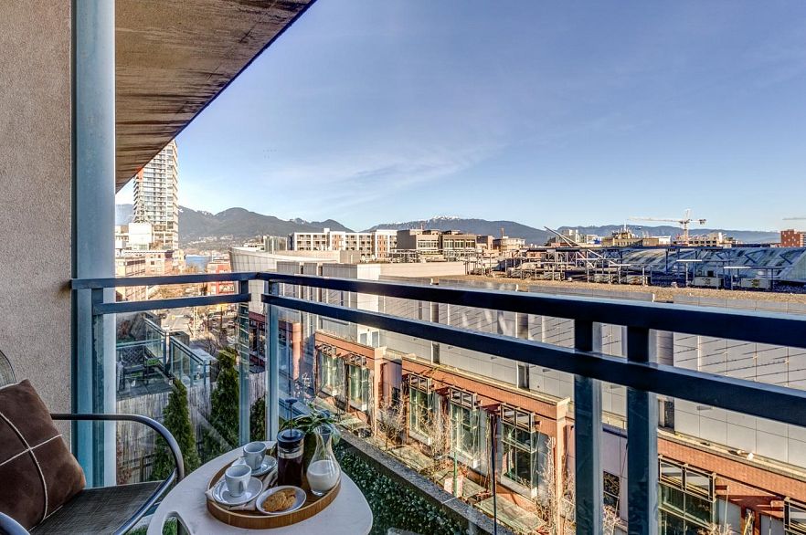 809 555 Abbott Street