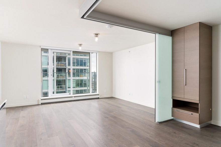 902 189 Keefer Street