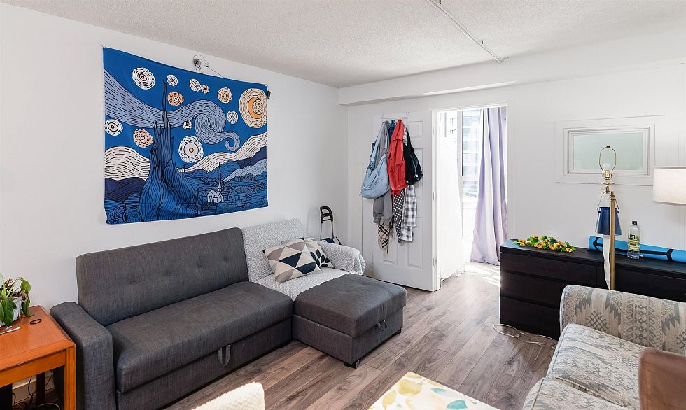 1004 789 Drake Street