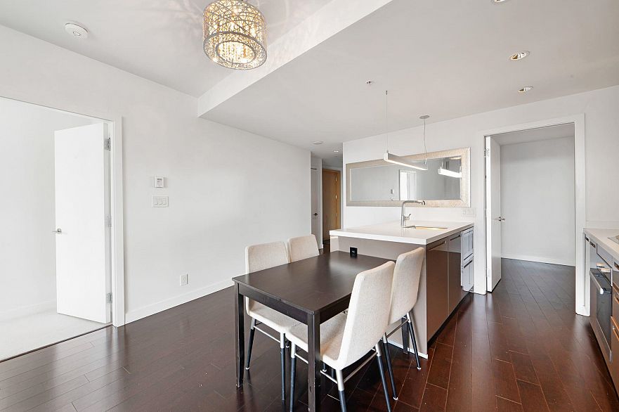 4201 777 Richards Street