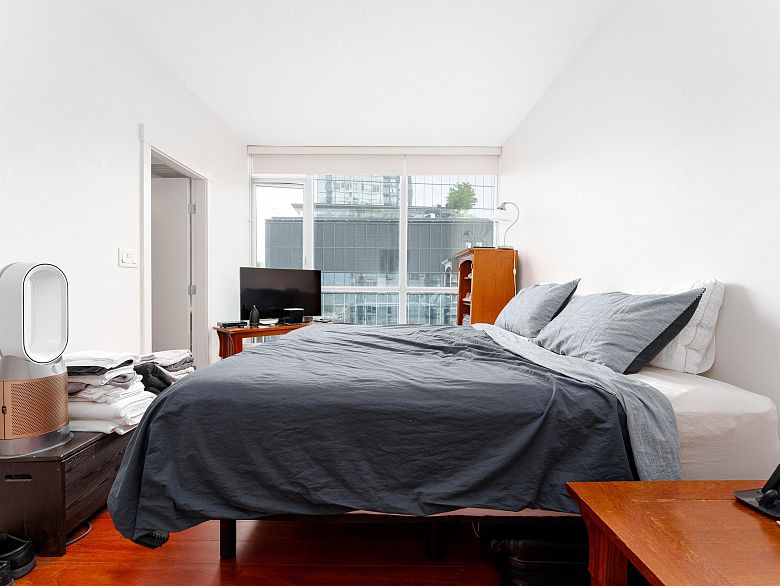 2803 1189 Melville Street