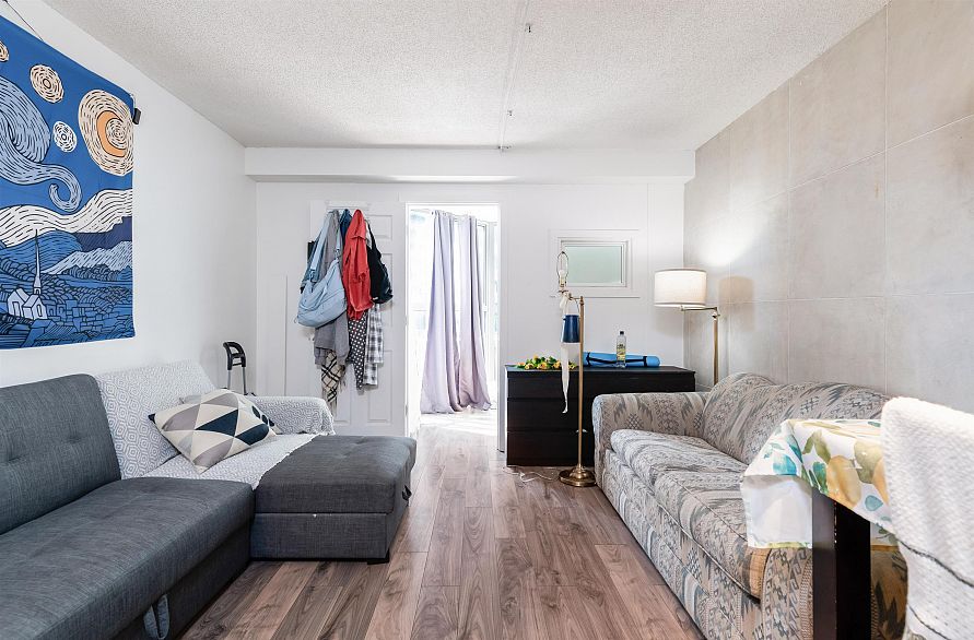 1004 789 Drake Street