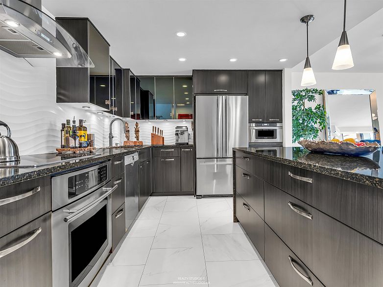 607 1450 Pennyfarthing Drive