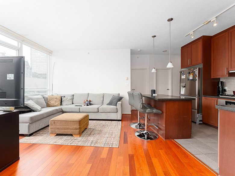 2803 1189 Melville Street