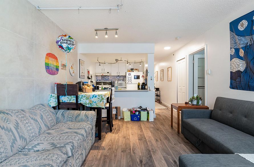 1004 789 Drake Street