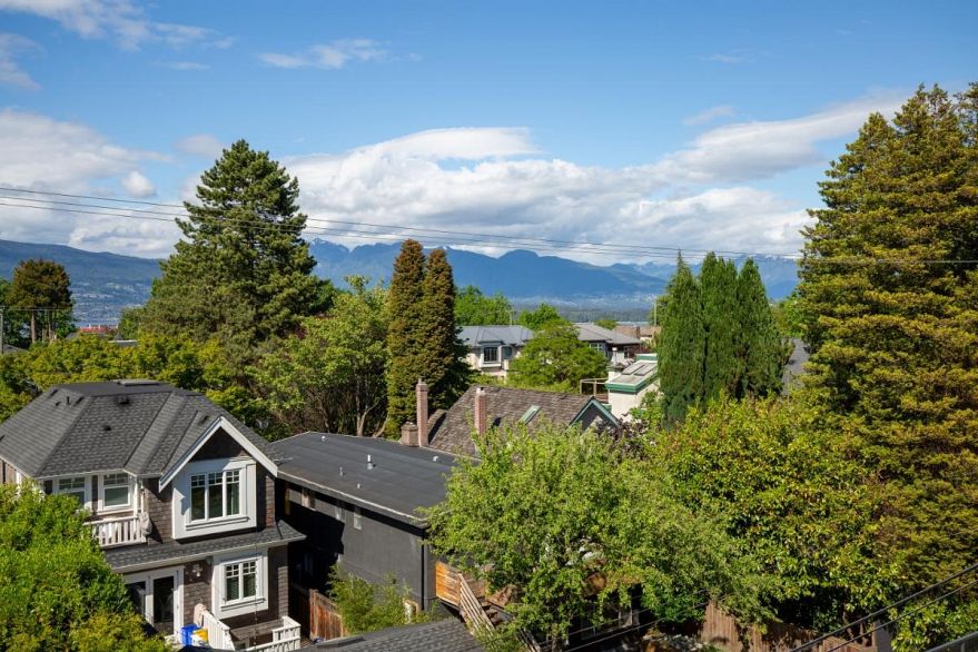 309 4355 W 10th Avenue