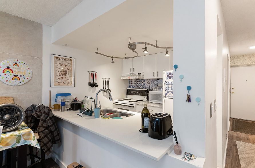 1004 789 Drake Street