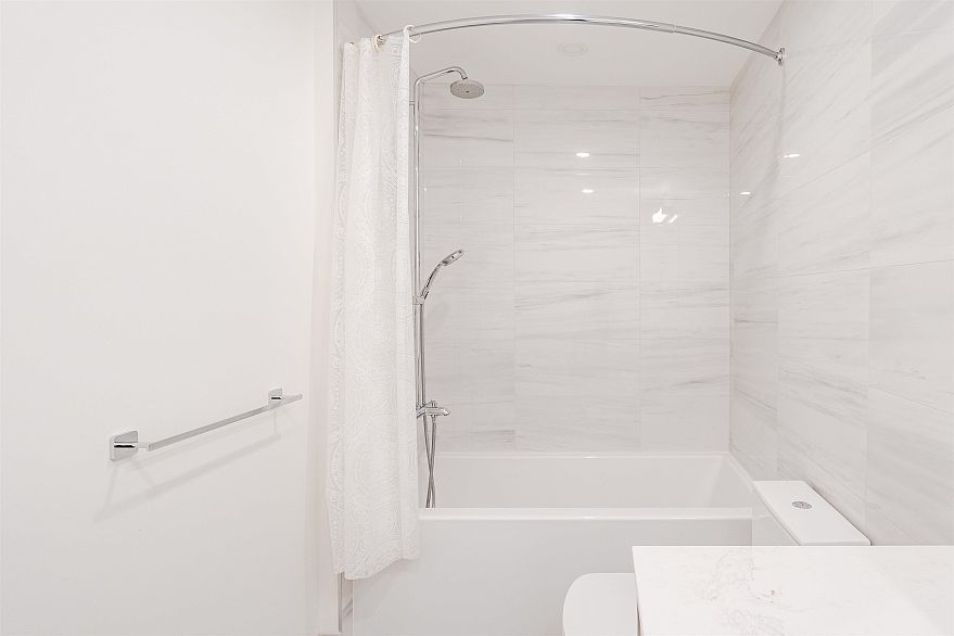 602 477 W 59th Avenue