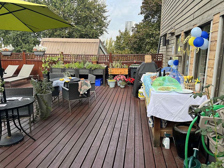 319 1500 Pendrell Street