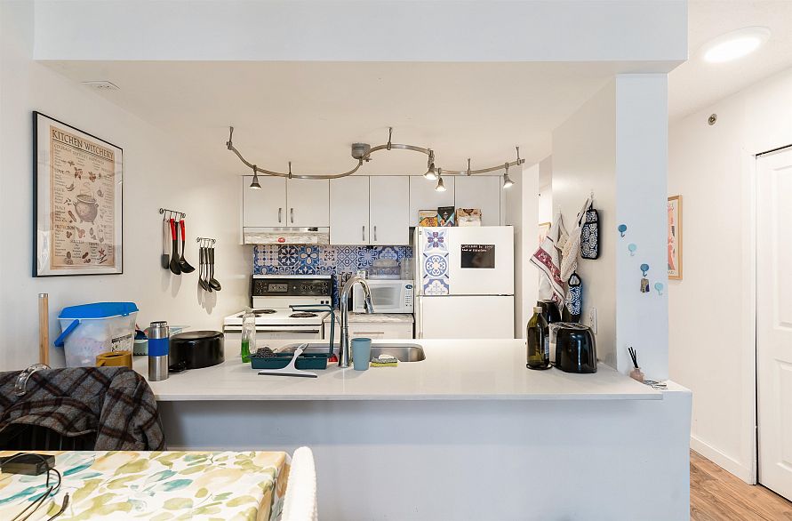 1004 789 Drake Street