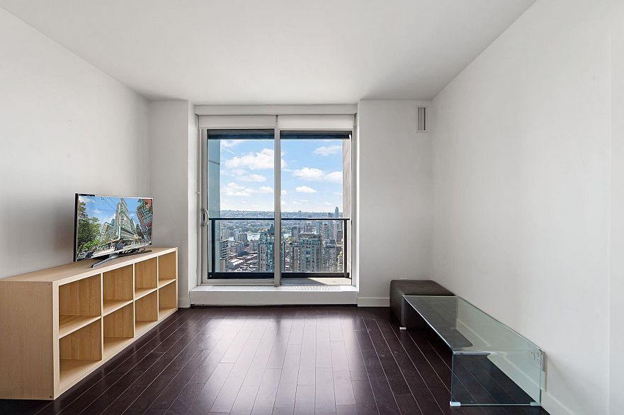 4201 777 Richards Street