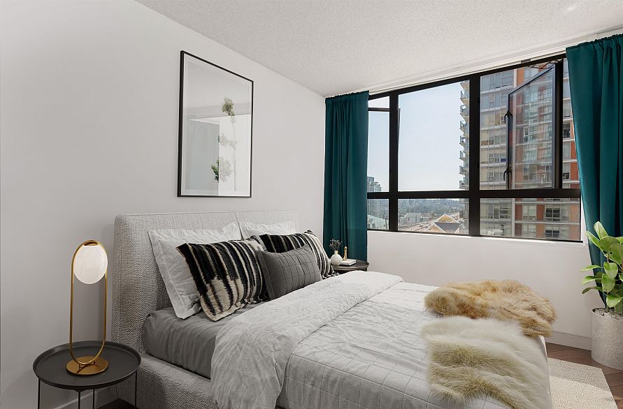 1004 789 Drake Street