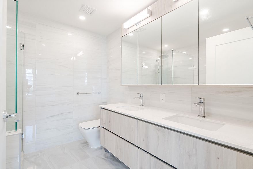 602 477 W 59th Avenue