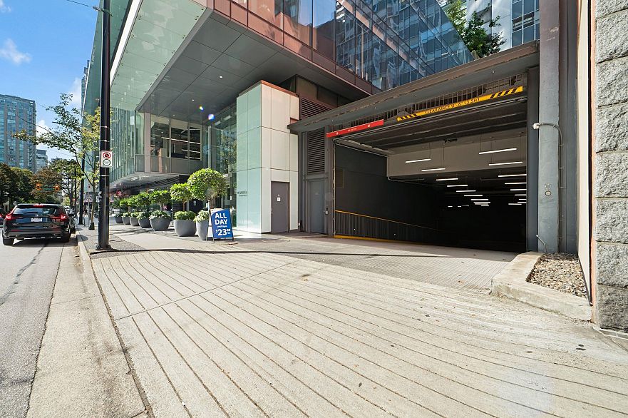 4201 777 Richards Street