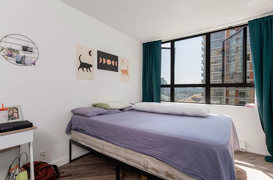 1004 789 Drake Street