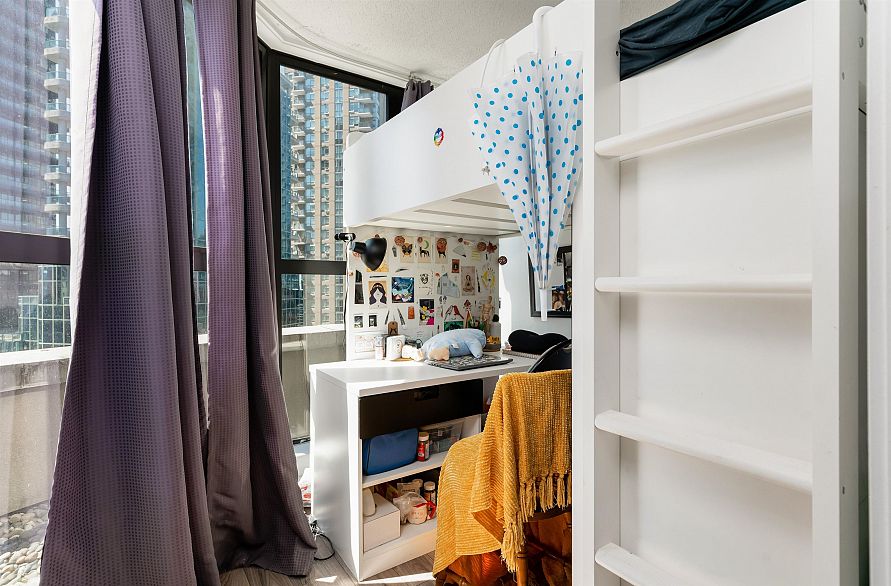 1004 789 Drake Street