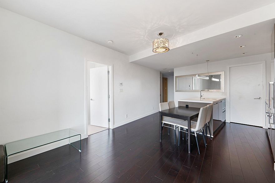 4201 777 Richards Street