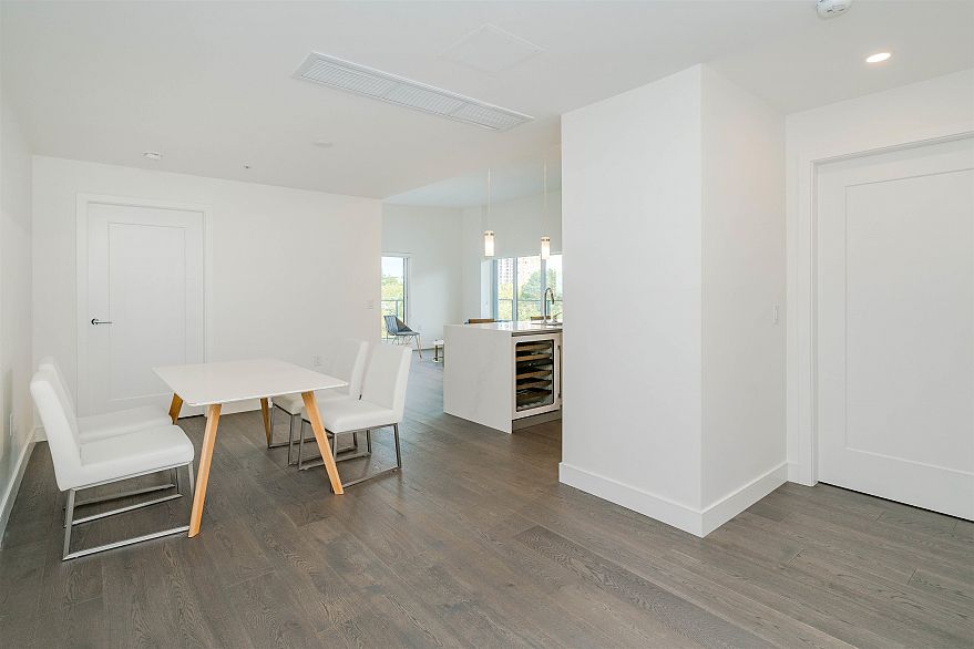 602 477 W 59th Avenue