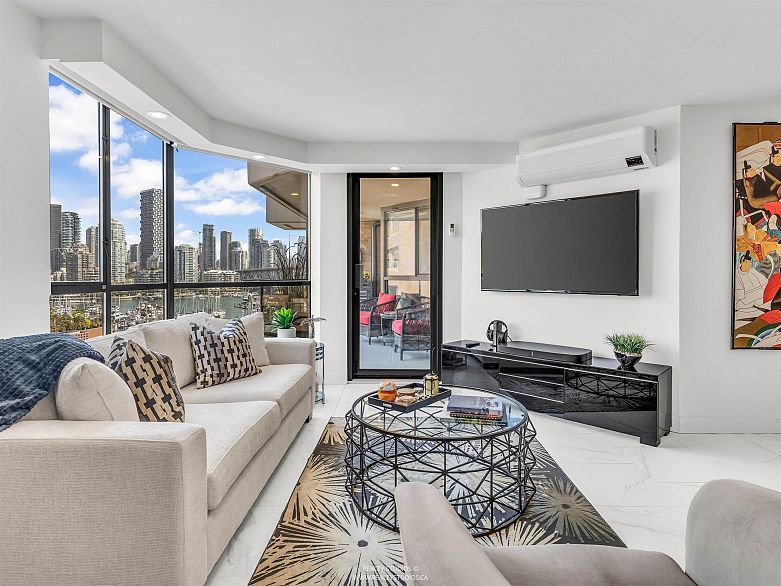 607 1450 Pennyfarthing Drive