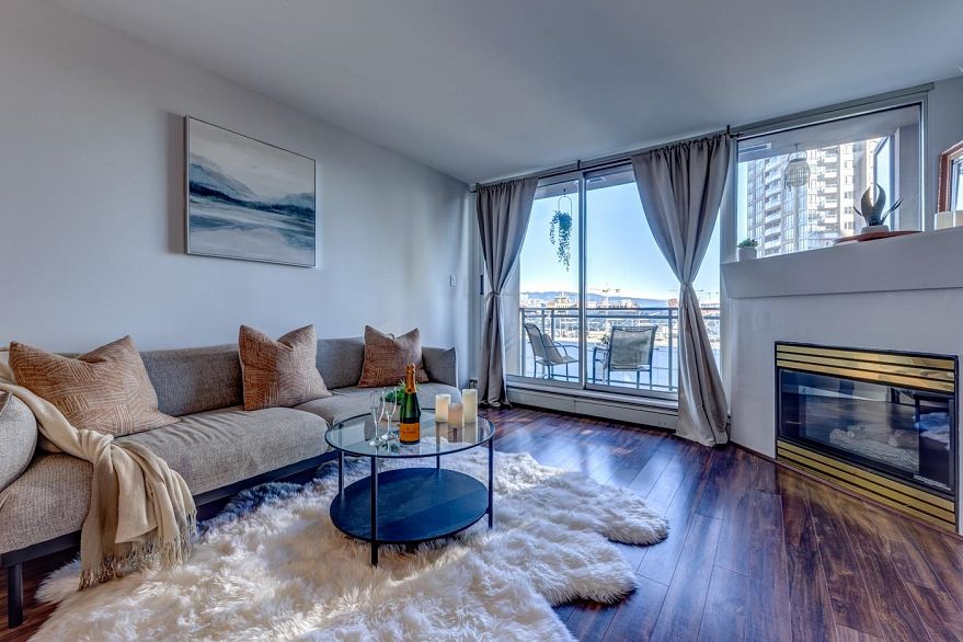 809 555 Abbott Street