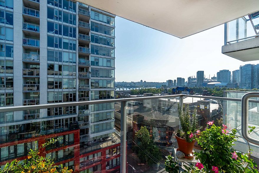 902 189 Keefer Street