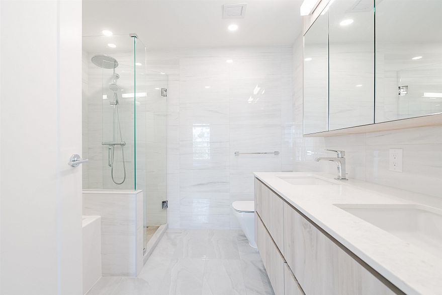 602 477 W 59th Avenue