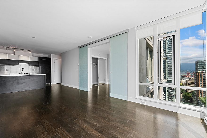 2703 535 Smithe Street