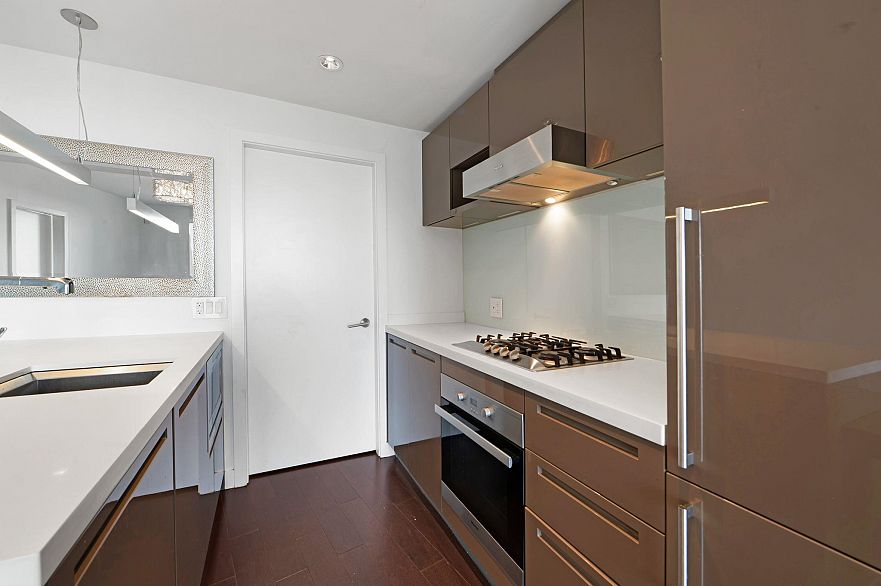 4201 777 Richards Street