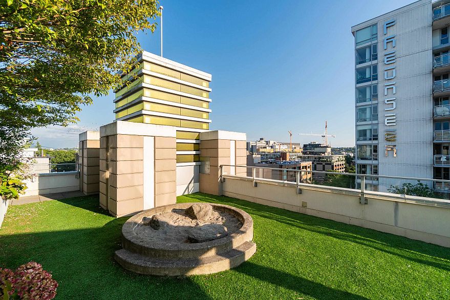 902 189 Keefer Street