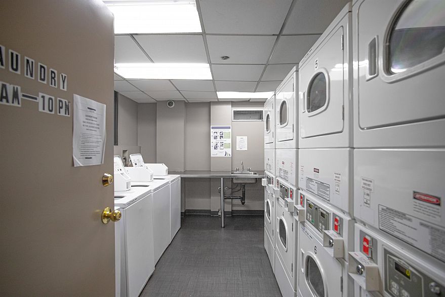 1004 789 Drake Street