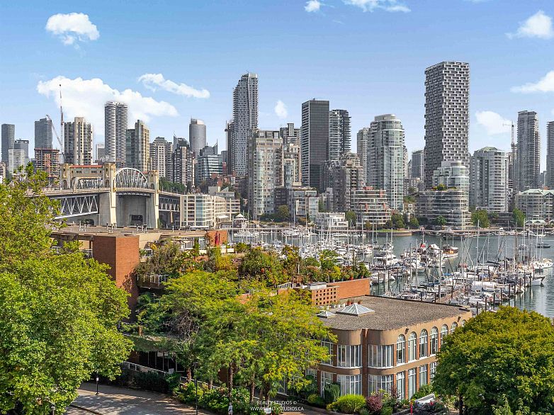 607 1450 Pennyfarthing Drive