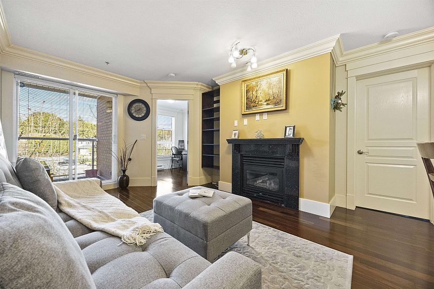 312 5723 Collingwood Street